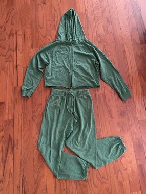 PINK Victoria's Secret Green Lounge Set